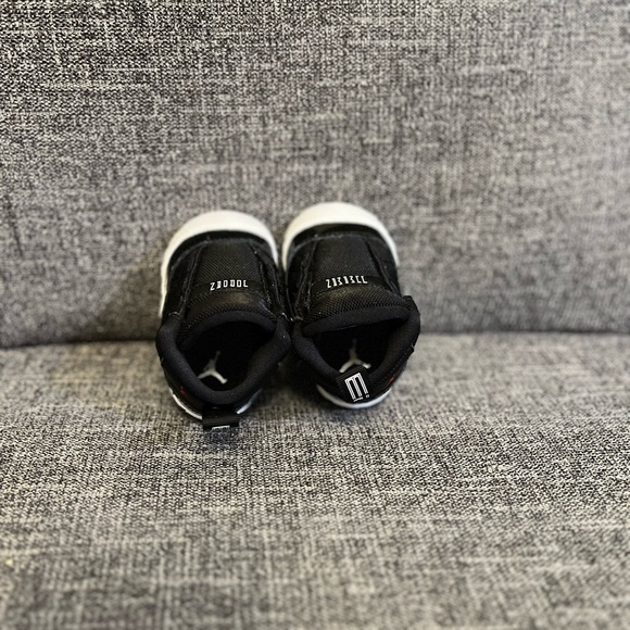 NIKE AIR JORDAN 11 CRIB BOOTIE
BLACK VARSITY RED WHITE SZ 2C - Picture 5 of 6